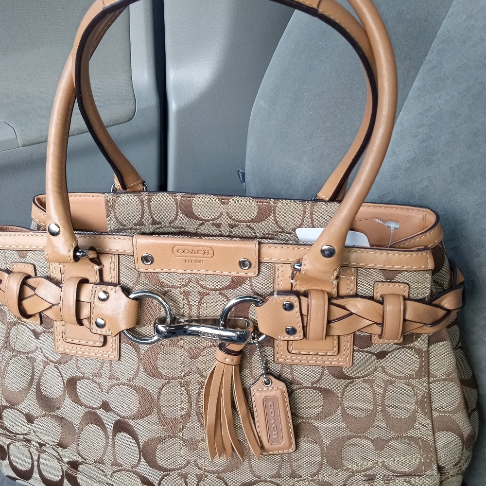 Coach Hamptons Signature Carryall Tote Bag No J0832-F13065